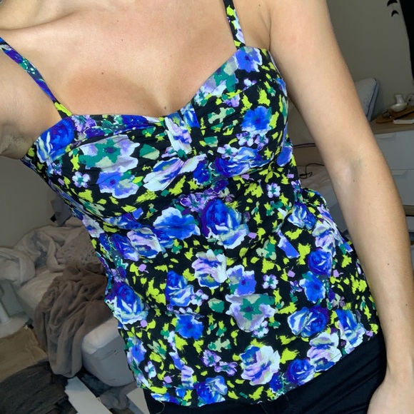 Flower Top - Picture 2 of 2